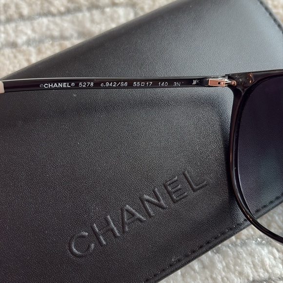 EUC Chanel 52MM Sunglasses comes in a case - Picture 6 of 7